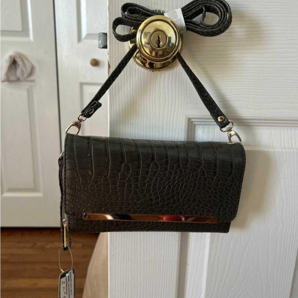 New: Elegant Gray Crocodile-Embossed Women's Crossbody/Wristlet  Bag